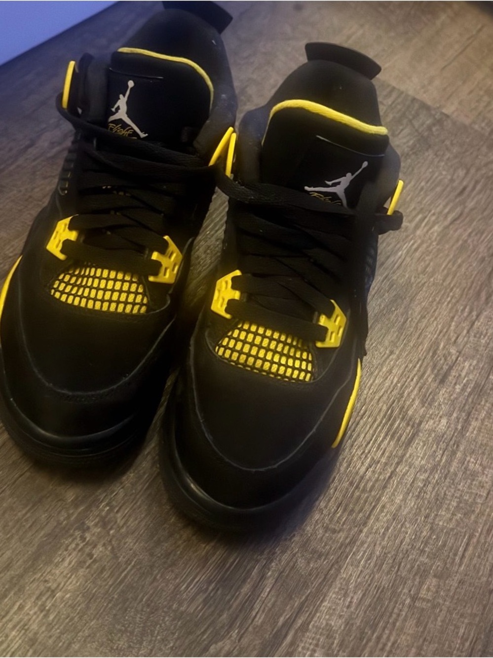 Jordan big KIDS size 6Y. Black and Yellow Low-Top Sneakers